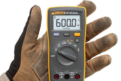Fluke 107 Pocket Digital Multimeter .